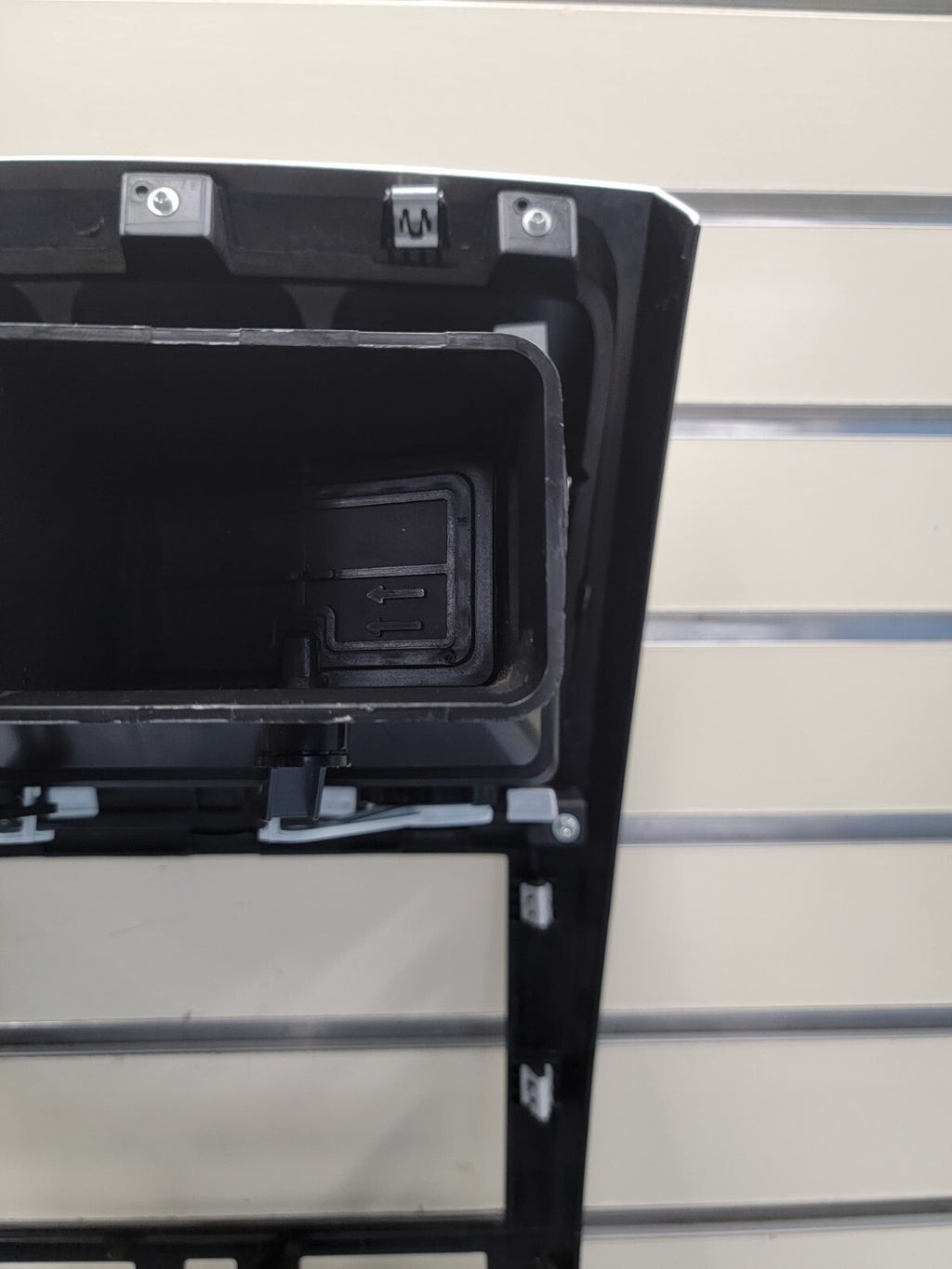 🔥07-12 GMC Acadia OEM Silver Center Dash Bezel Radio Climate Controls Surround