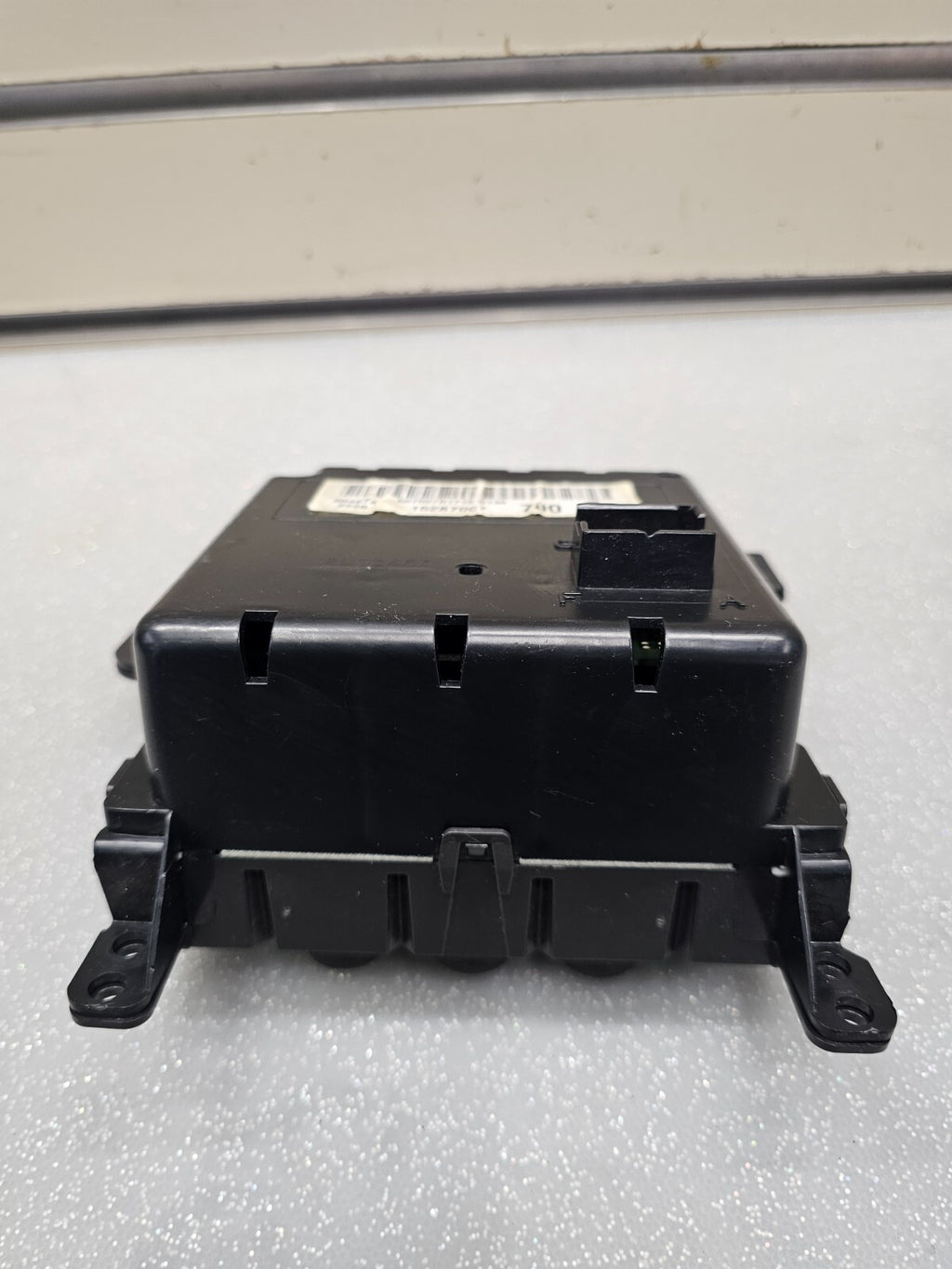 04-08PONTIAC GRAND PRIX3 Button Info Display Screen Center Dash BezelSwitch SW54