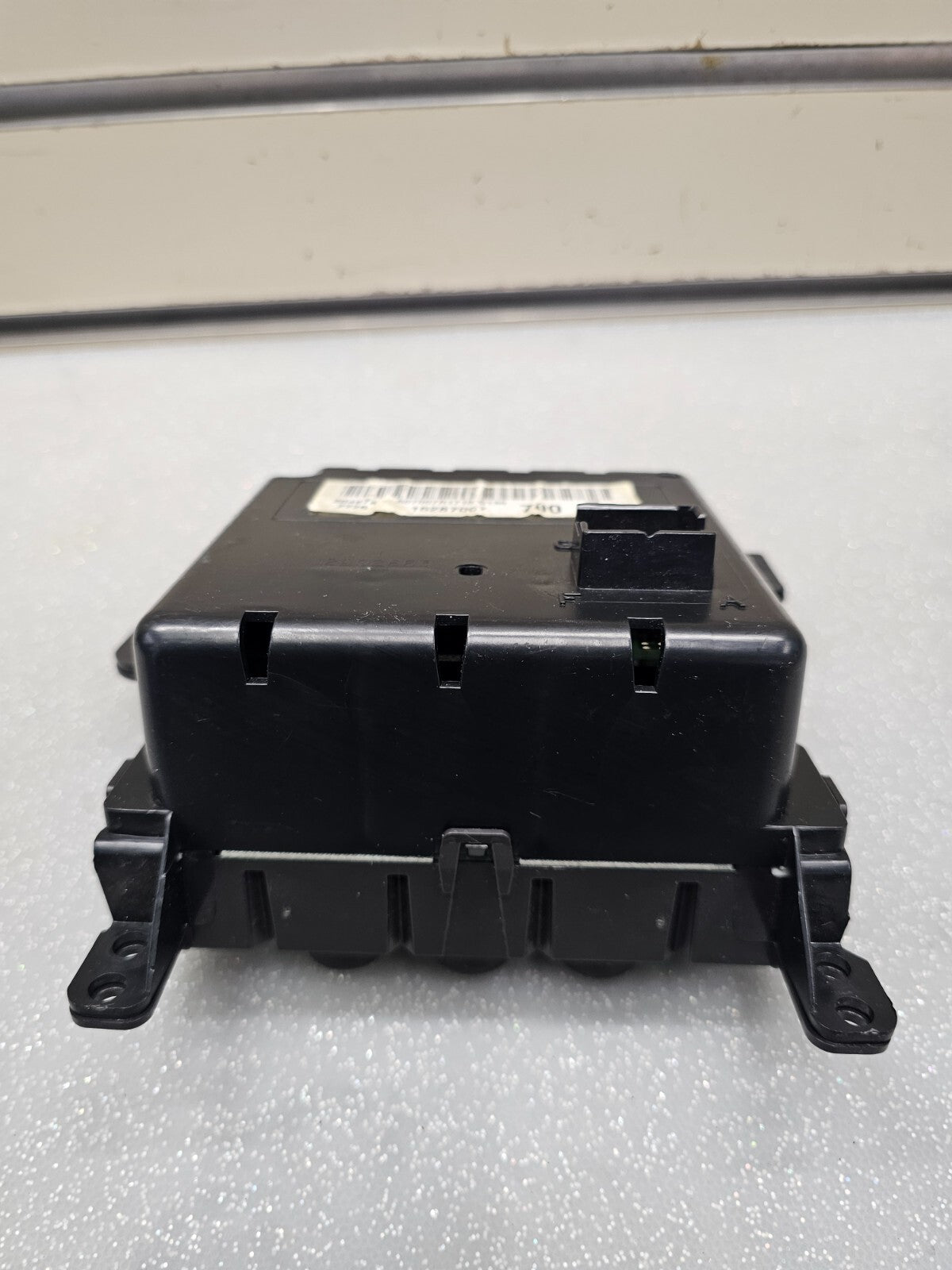 04-08PONTIAC GRAND PRIX3 Button Info Display Screen Center Dash BezelSwitch SW54