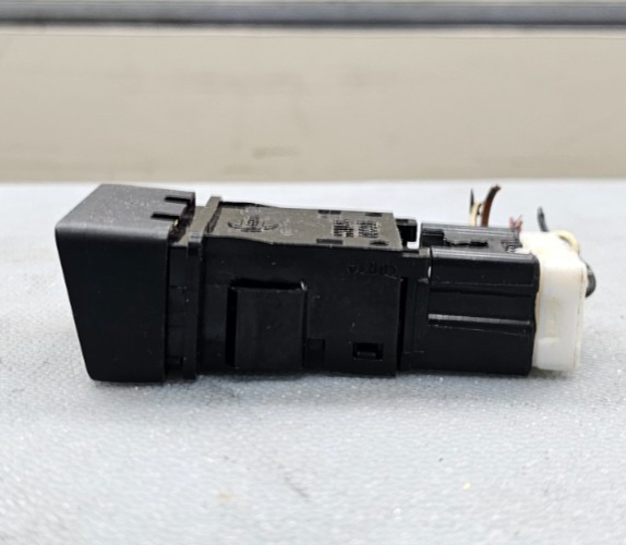 04-15 Armada Titan Hazard Emergency Warning Light Button Control Switch Assembly