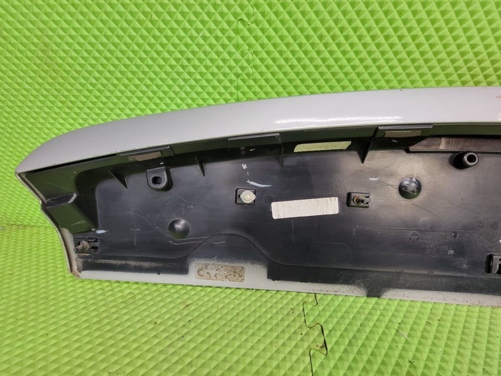 11-20 Dodge Grand Caravan Rear Upper Hatch Spoiler Wing Mount Break Light Silver