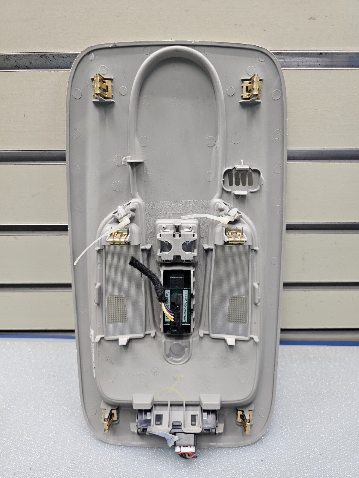 10-11 CHEVY EQUINOX OVERHEAD CONSOLE DOME MAP LIGHT ASSEMBLY COMPARTMENT LT TAN