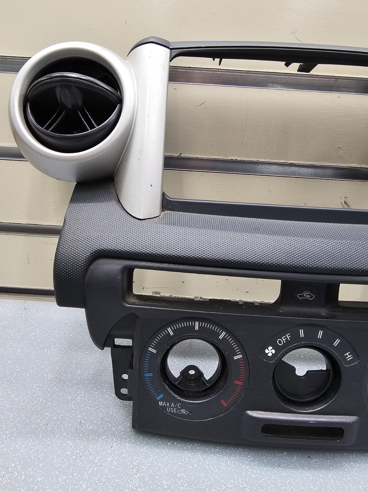 04-06 Scion XA Center Dash Radio Surround Bezel Trim Panel Climate Silver/black