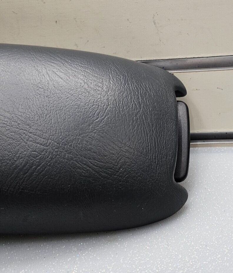 98-04 Chevy BLAZER S10 JIMMY SONOMA Center Console Armrest Cover Lid GRAPHITE L7