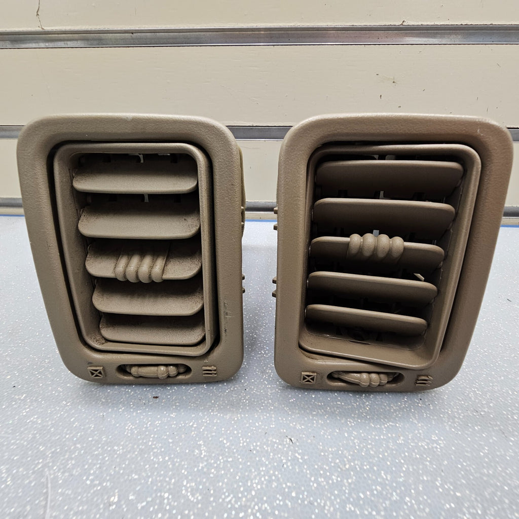 🔥99-06 Silverado SIERRA Dash A/C Heater AIR VENT Passenger Right TAN Q=2 VT11