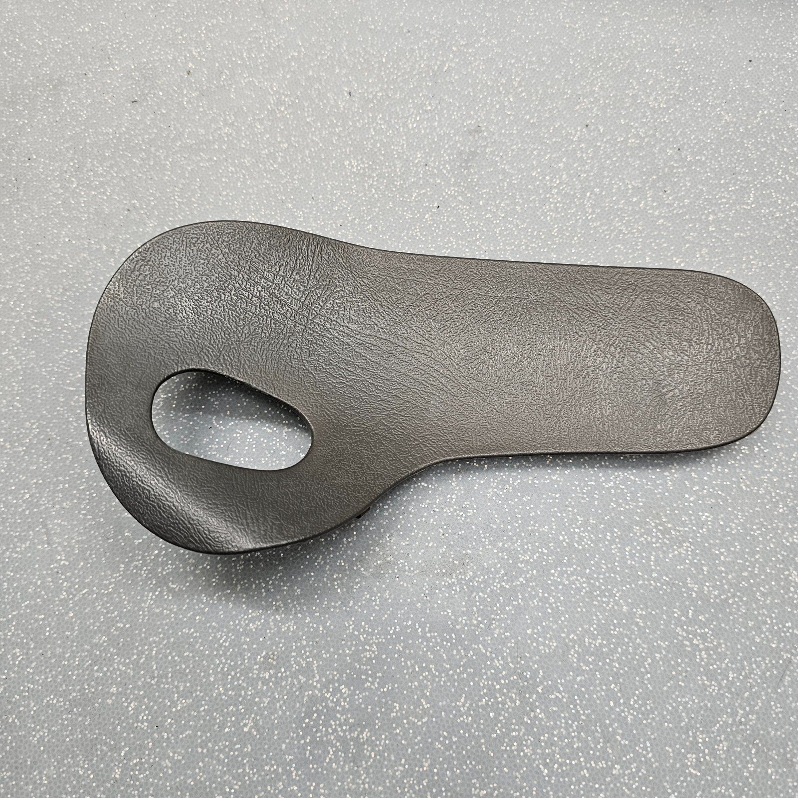 03-06 SILVERADO SIERRA TAHOE LEFT FRONT INTERIOR DOOR PANEL HANDLE COVER PEWTER