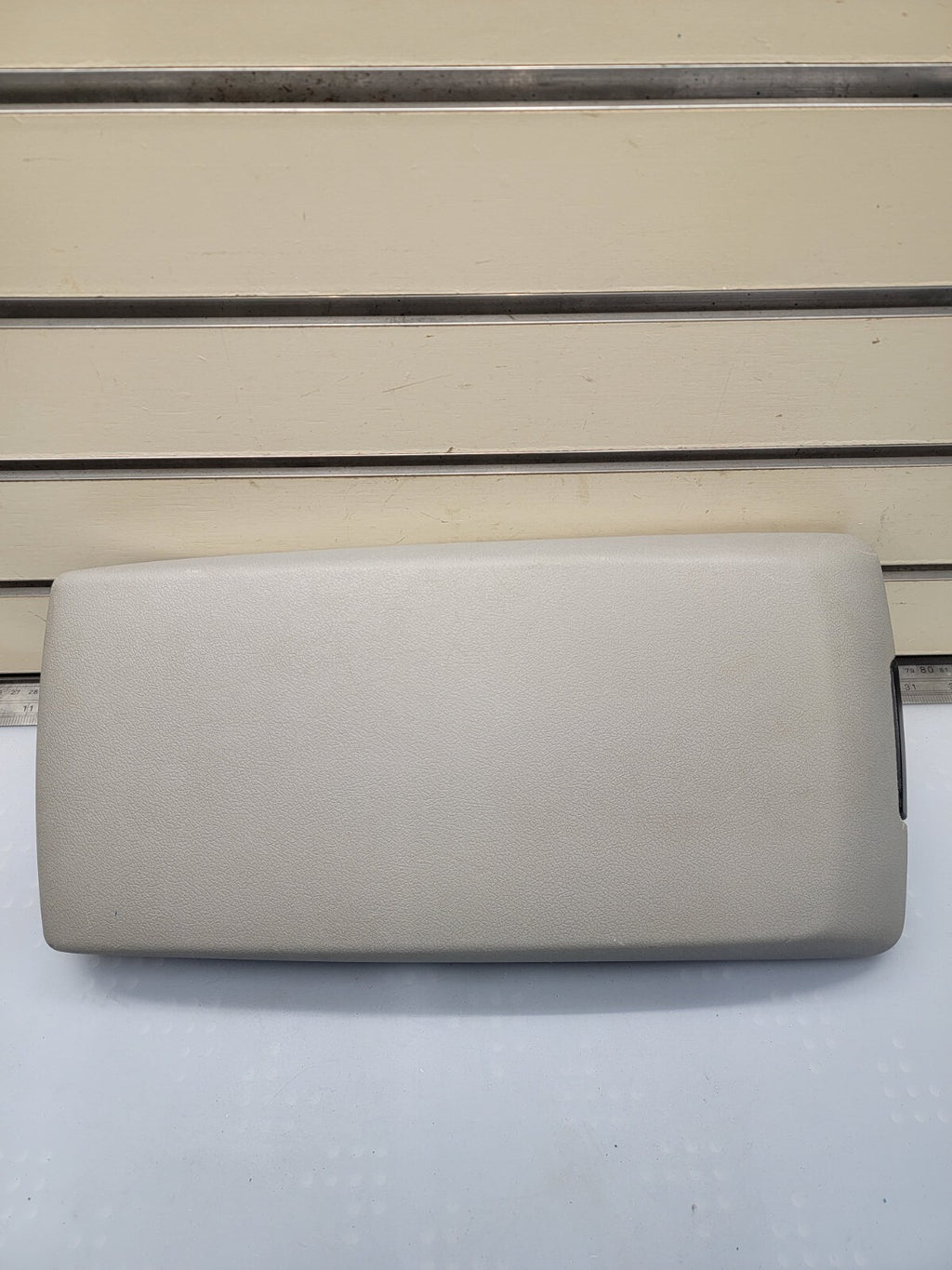 05-07 Chrysler 300 Dodge CHARGER Center Console ARMREST Lid Cover LIGHT GRAY L28