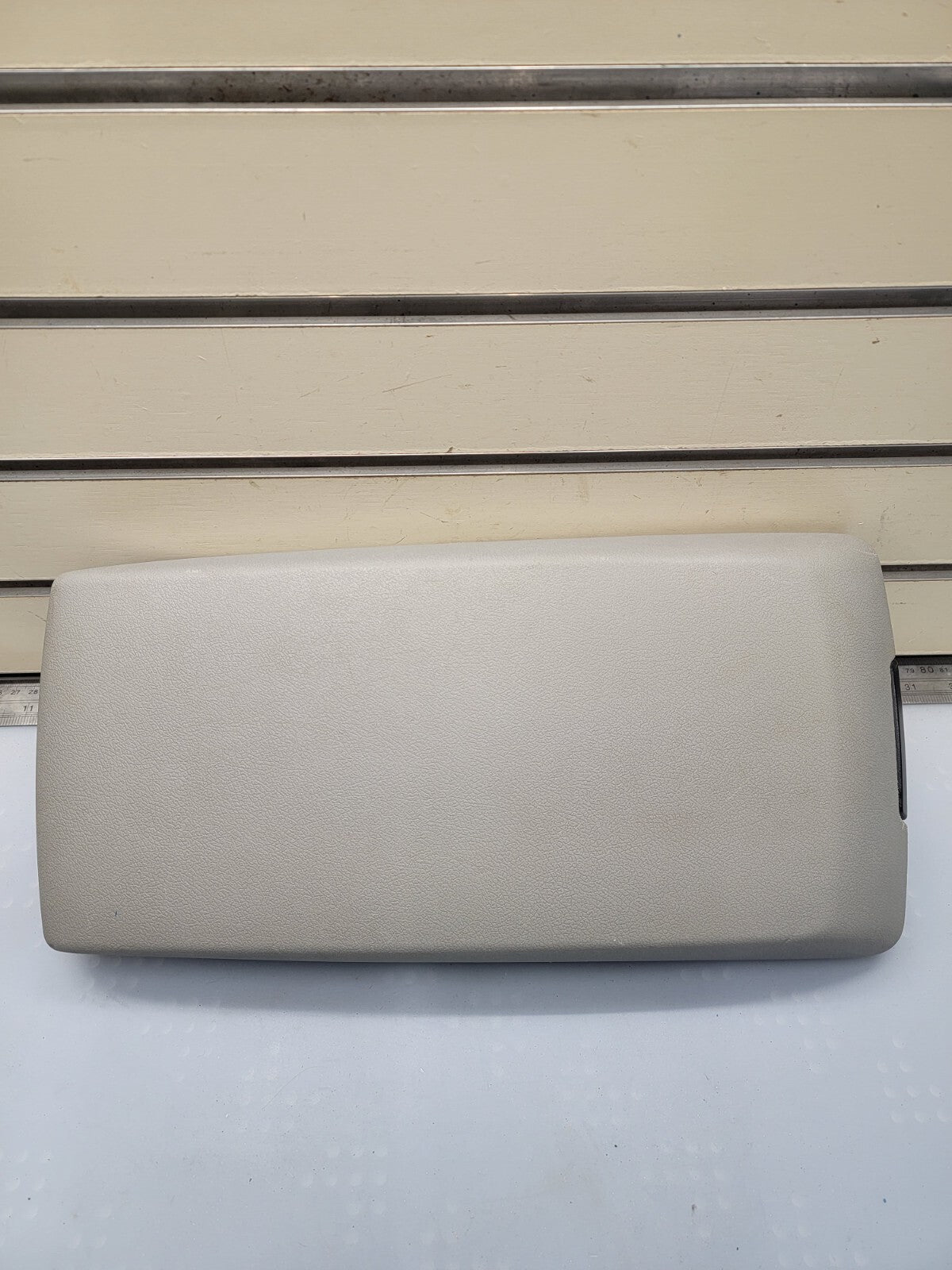 05-07 Chrysler 300 Dodge CHARGER Center Console ARMREST Lid Cover LIGHT GRAY L28