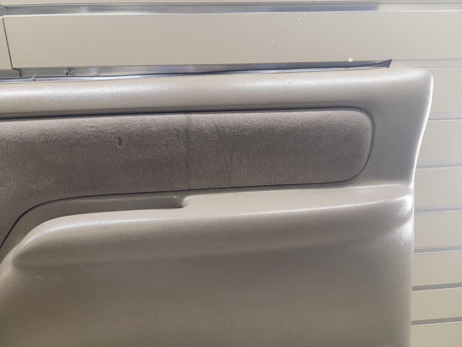 🔥95-99 Chevy GMC Silverado C/K DOOR PANEL Front RIGHT Passenger auto TAN R D2