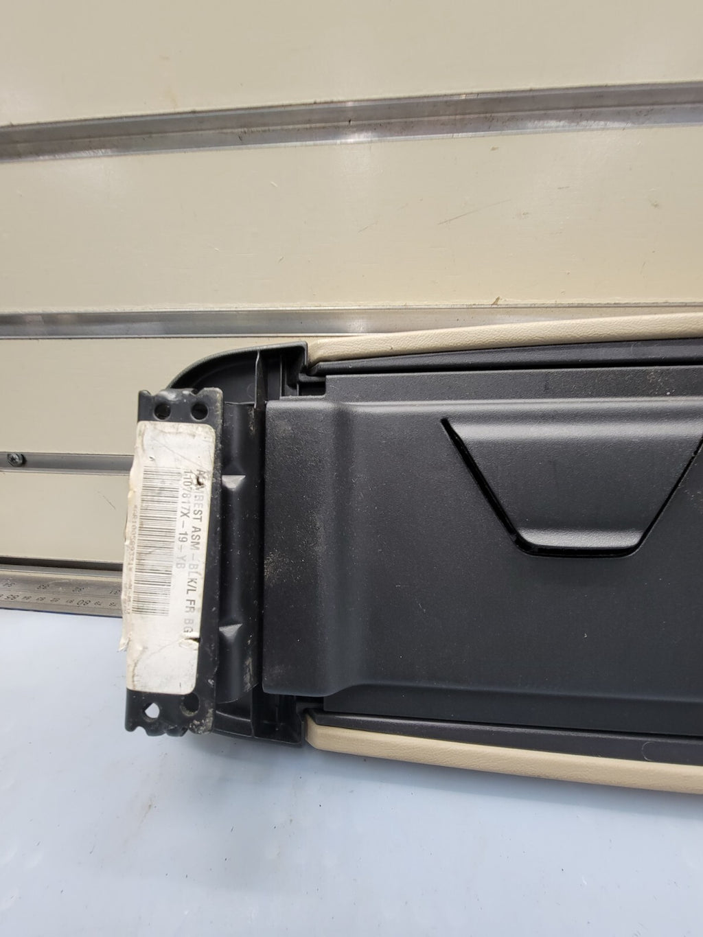 🔥2011-2014 CHRYSLER 200 DODGE AVENGER CENTER CONSOLE LID ARM REST TAN