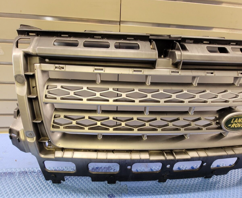 🔥08-10 Land Rover LR2 Front Bumper Grille Assembly Cover Chrome Genuine White