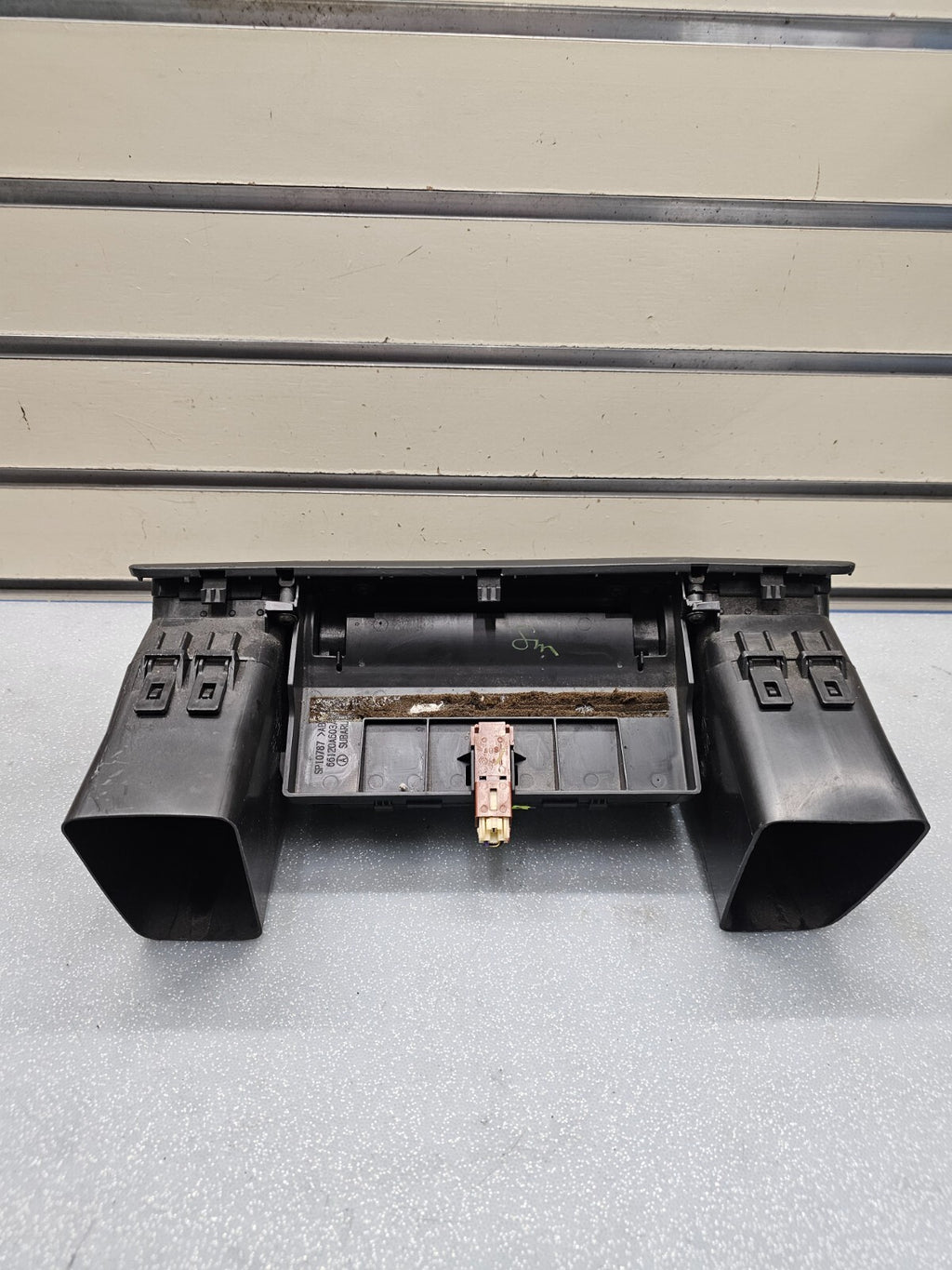 03-09 Subaru LEGACY OUTBACK Center Dash Radio BEZEL A/C Vents Cubby STORAGE B24