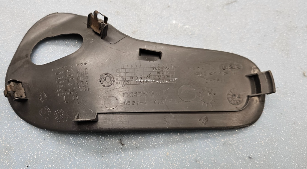 03-06 SILVERADO SIERRA TAHOE LEFT FRONT INTERIOR DOOR PANEL HANDLE COVER PEWTER