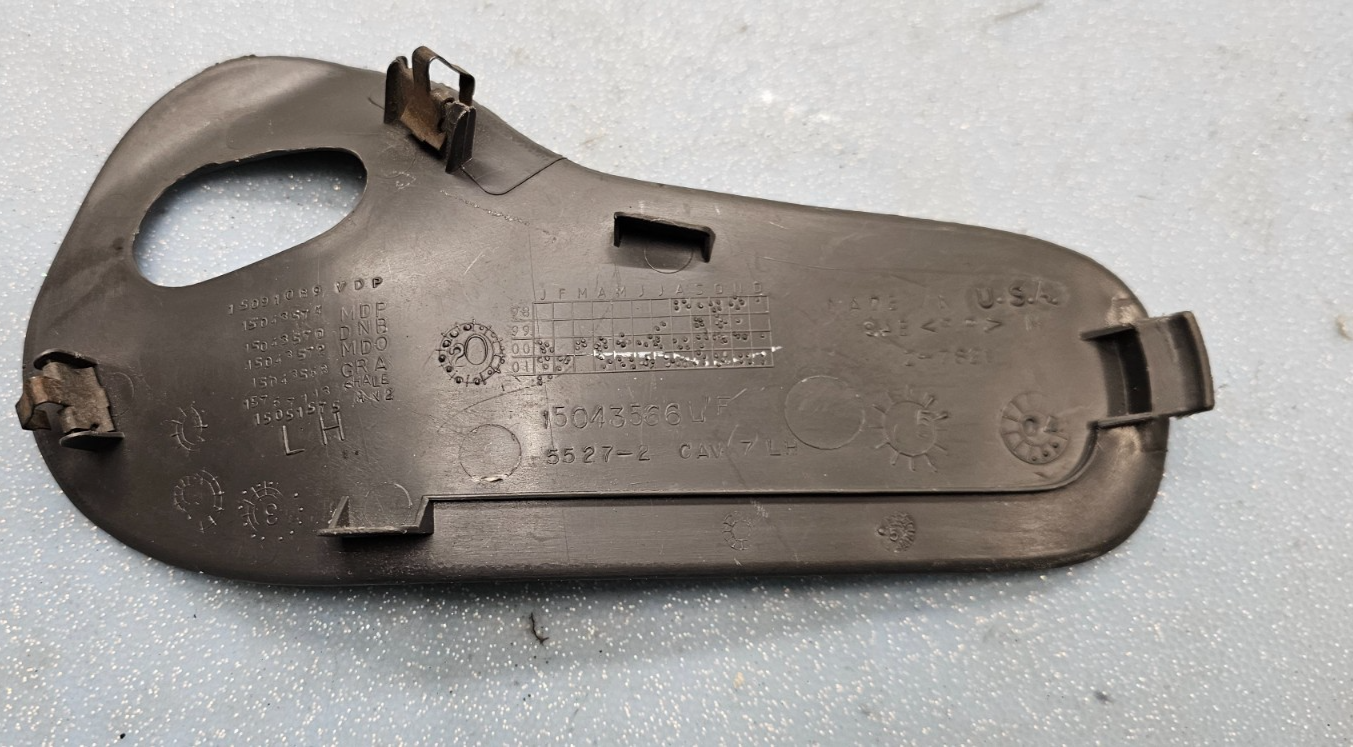 03-06 SILVERADO SIERRA TAHOE LEFT FRONT INTERIOR DOOR PANEL HANDLE COVER PEWTER