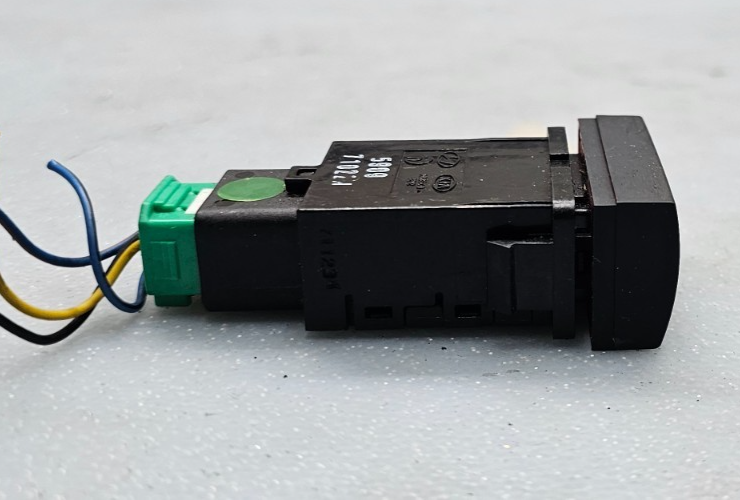 🔥04-09 Kia Cerato/Spectra Hazard Warning light switch Black OEM