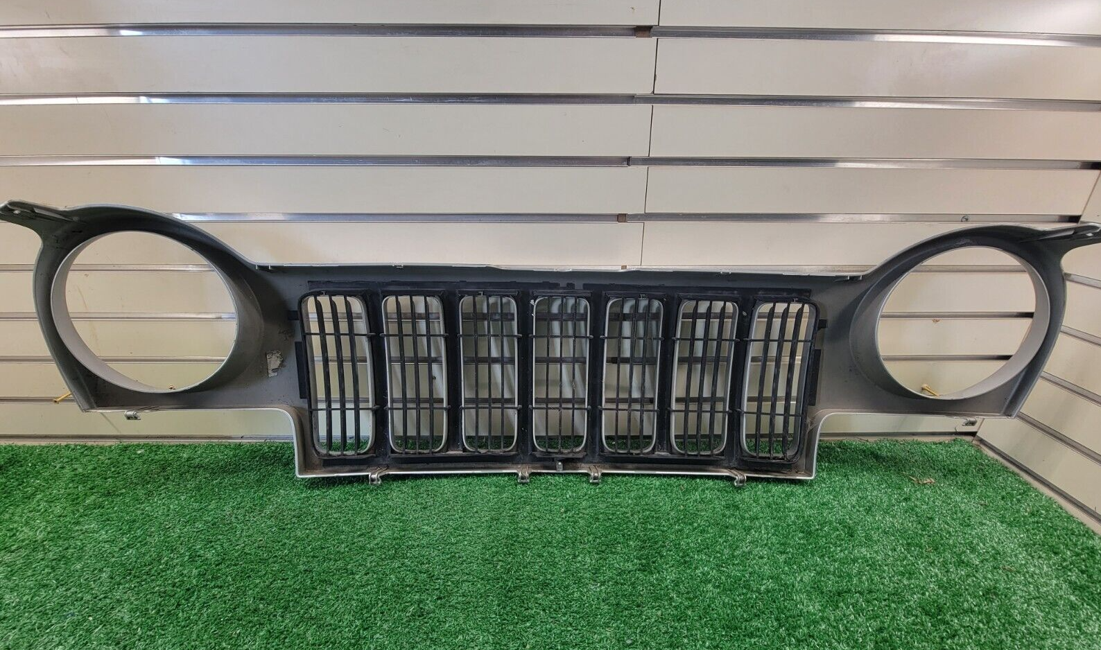🔥02-04 Jeep Liberty KJ Top Front Upper Grille Assembly Chrome Panel Genuine OEM