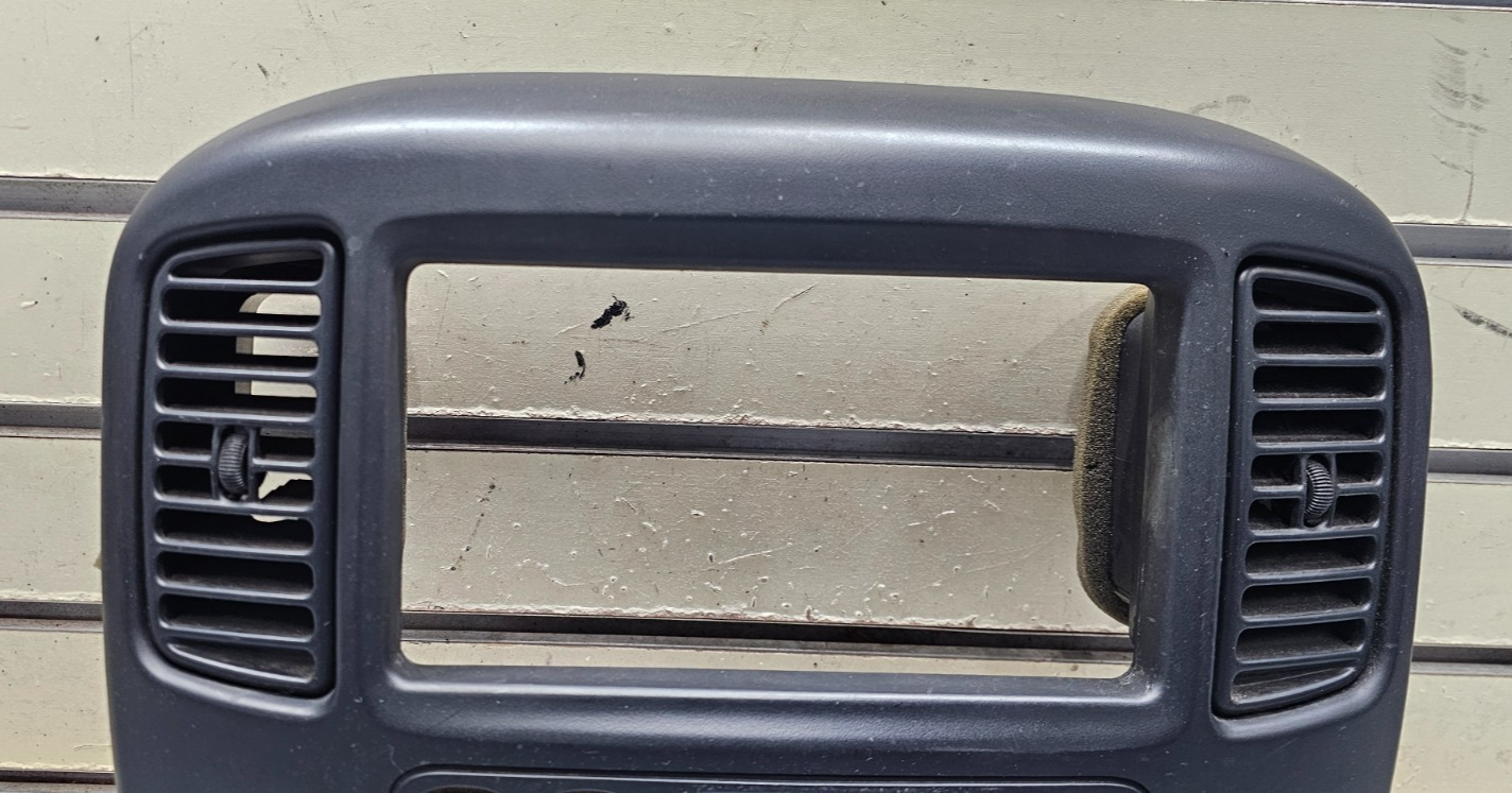 🔥01-07 FORD ESCAPE CENTER DASH RADIO A/C CLIMATE TRIM BEZEL BLACK OEM