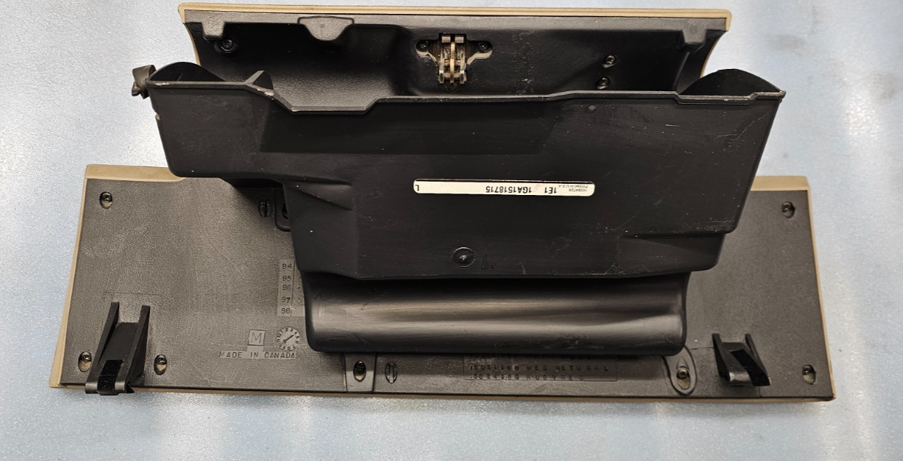 95-99 CHEVY GMC TRUCK SILVERADOC/K Glove Box Storage Compartment Assembly TAN G2