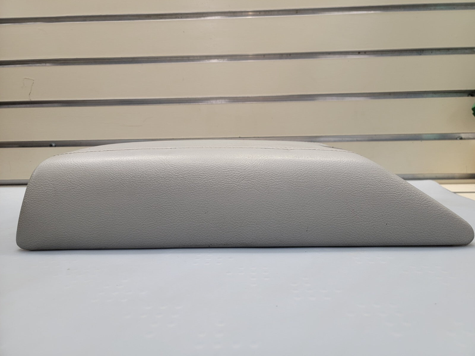 2003 - 2006 Lincoln Navigator Center Console Lid Armrest Dove Leather TAN L18