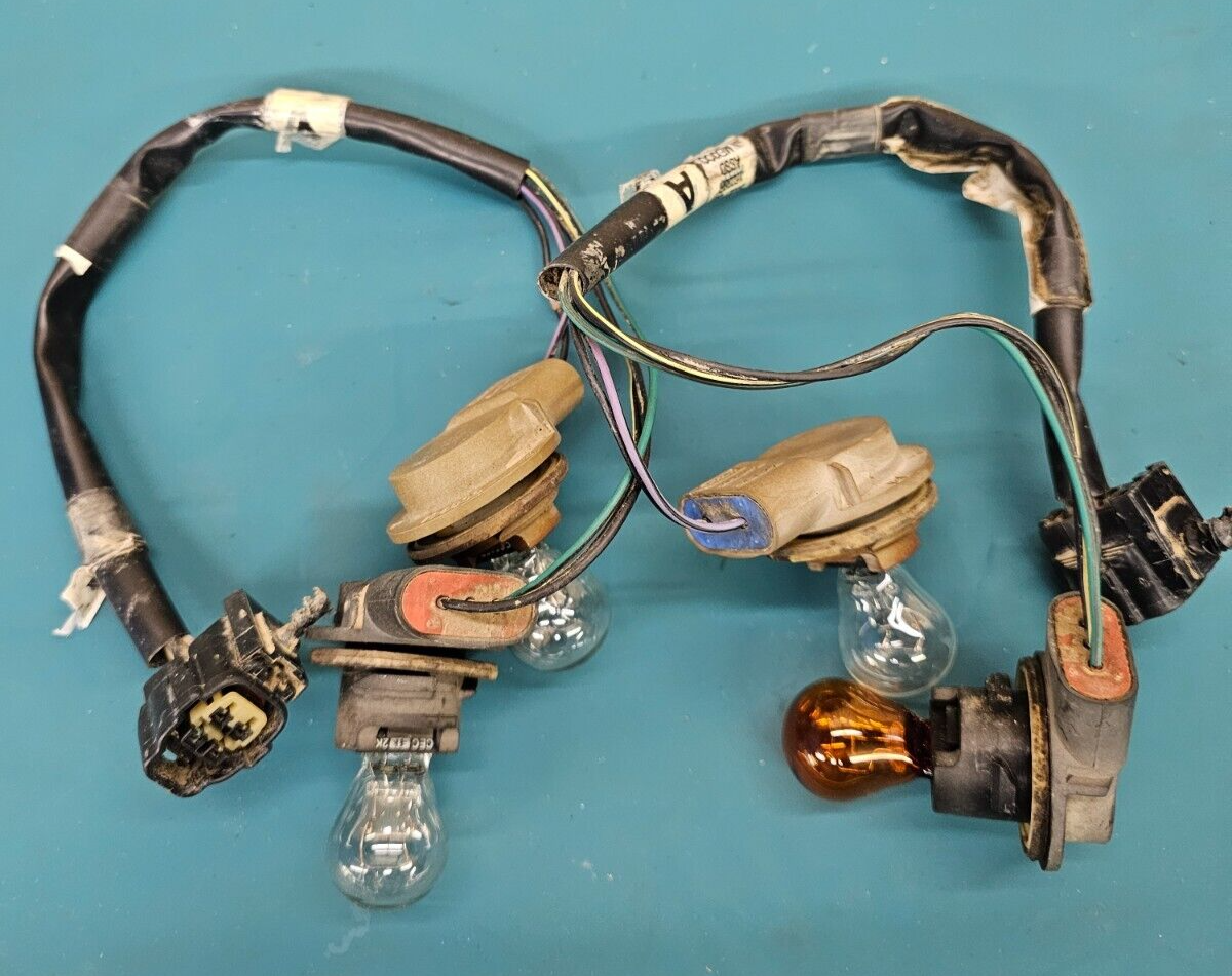 95-01Dodge RAM 1500-3500 TAIL LIGHT LAMP BRAKE LIGHT ASSEMBLY WIRING HARNESS