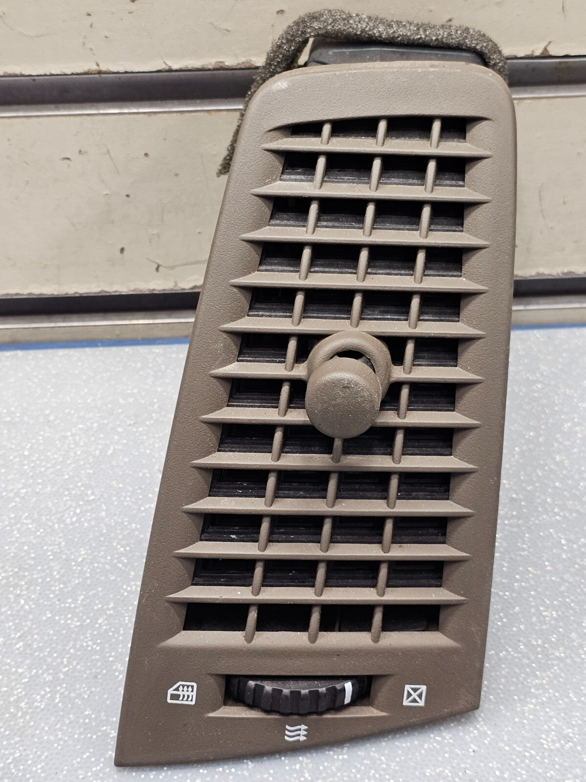 03-07 Cadillac CTS SRX Dash Left Driver Master Air Vent Heater Conditioning Tan