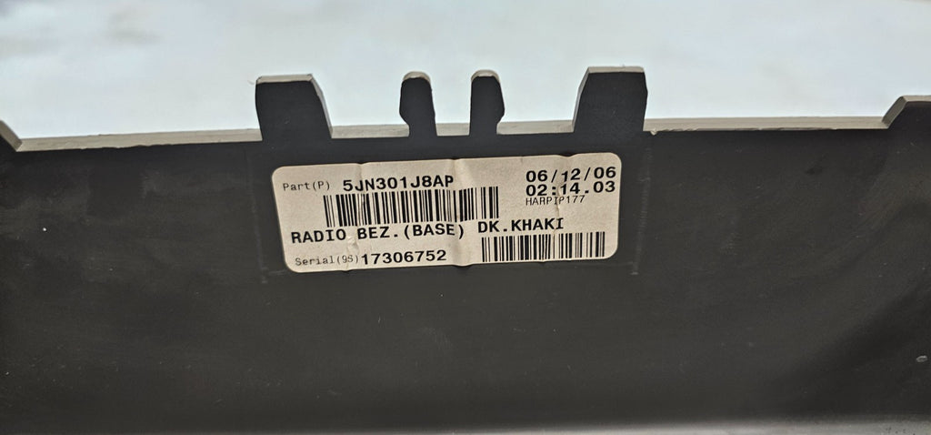 🔥05-07 Grand Cherokee Center Dash AM FM RADIO STEREO TRIM BEZEL PANEL Gray B30