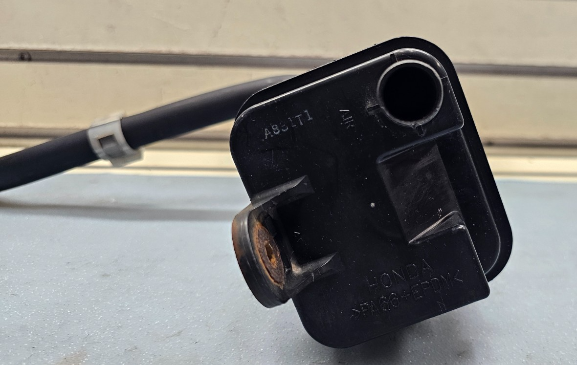 🔥98-02 ACCORD 4 CYLINDER FUEL VAPOR CHARCOAL EVAP EMMISION CANISTER ASSEMBLY