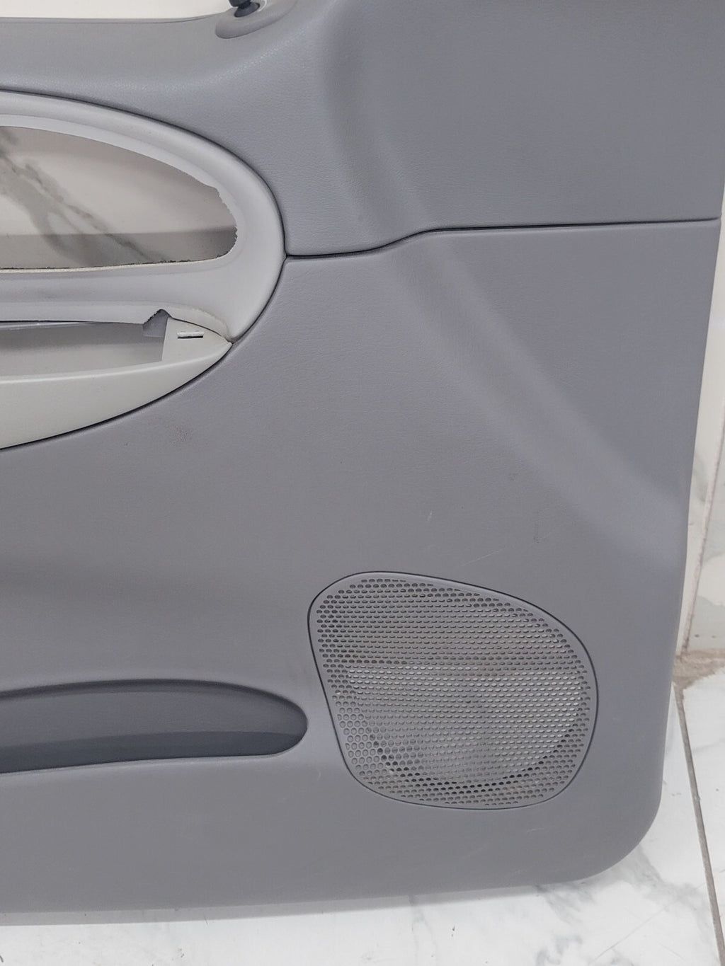 🔥02-09 CHEVY TRAILBLAZER Door Panel  Front LEFT Driver armrest GRAY - silver D8