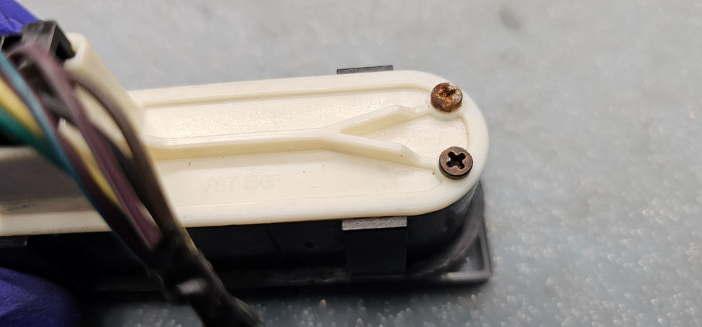 🔥06-09 FUSION MERCURY MILAN CENTER DASH HAZARD BUTTON SWITCH PASS RADIO BEZEL