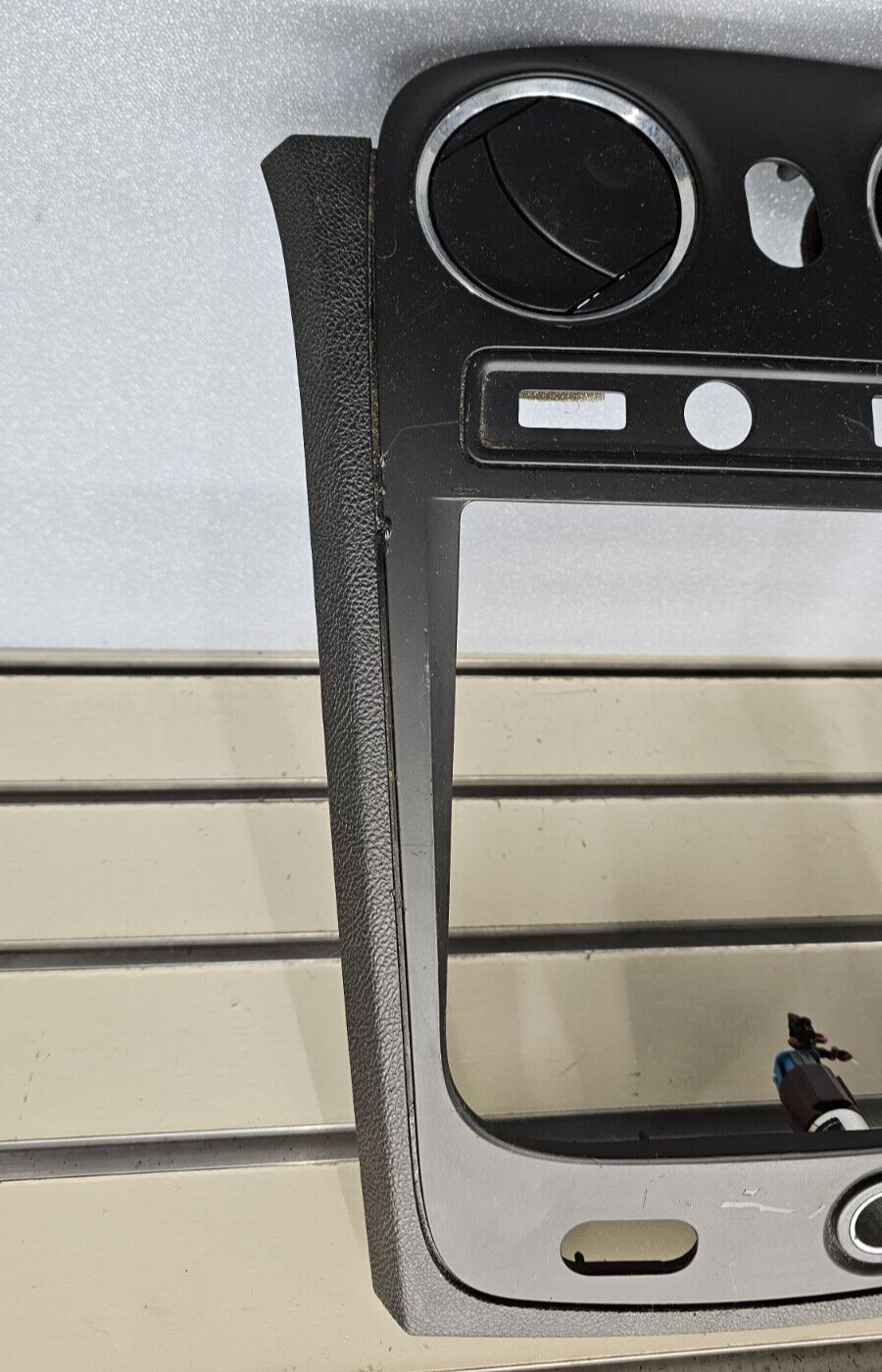 🔥06-11 Chevy HHR Center Dash AM FM Radio Display Stereo Audio Trim Gray B37