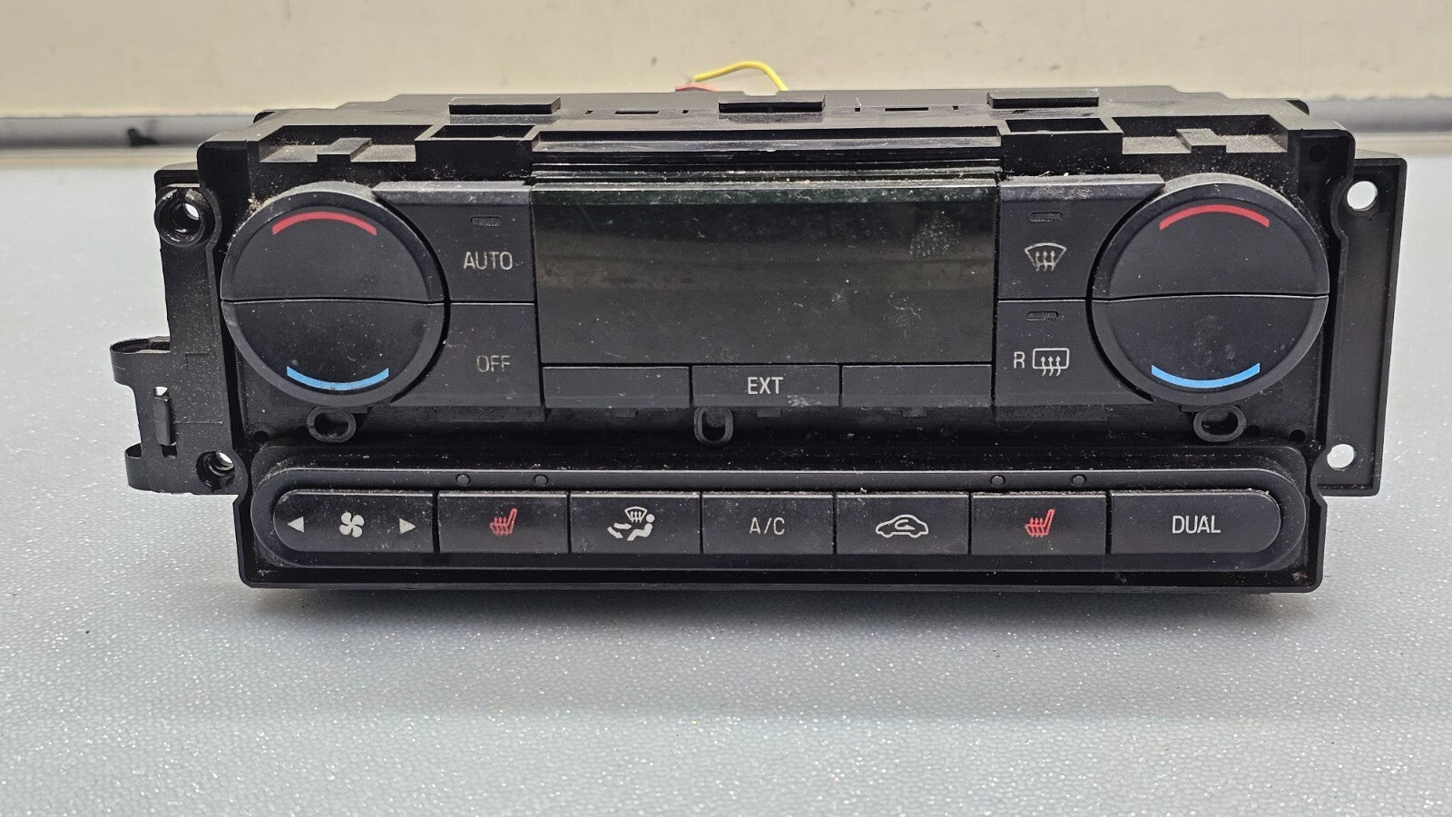 07-10 Ford Edge Dash Center A/C Heater Control Temperature Climate Control Unit