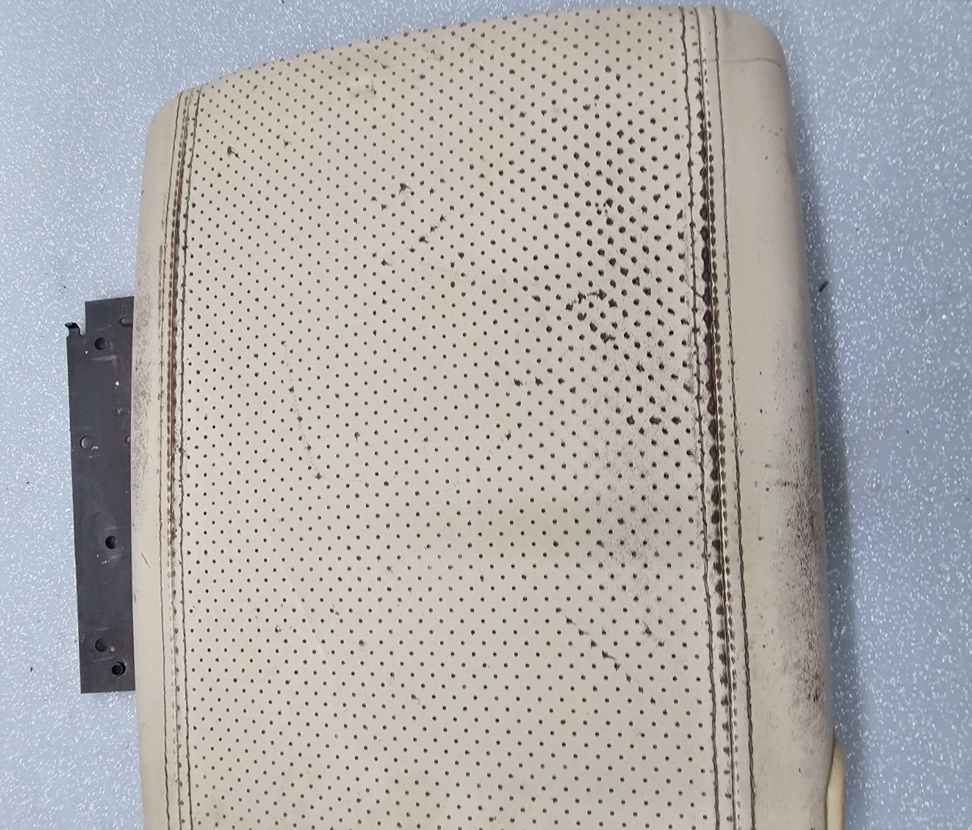 03-06 Escaladed Yukon Center Console Armrest Lid Storage Cover Assembly TAN L8