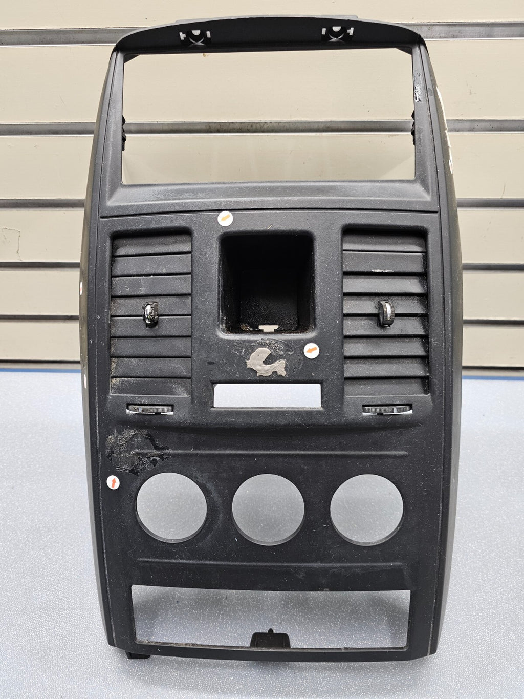 08-10 GRAND CARAVAN DASH RADIO STEREO DISPLAY BEZEL TRIM INSTRUMENT PANEL BLACK