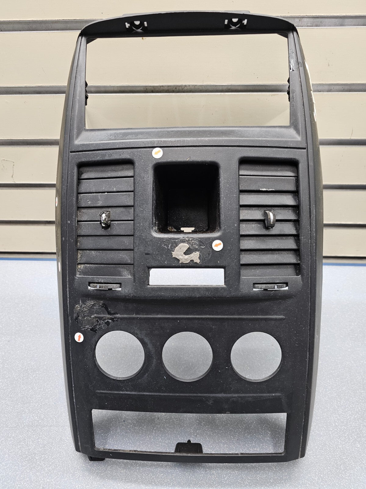 08-10 GRAND CARAVAN DASH RADIO STEREO DISPLAY BEZEL TRIM INSTRUMENT PANEL BLACK