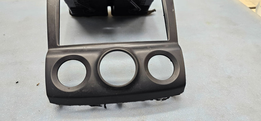 🔥05-09 SPORTAGE CENTER DASH RADIO STEREO BEZEL TRIM PANEL CLIMATE CONTROL BLACK