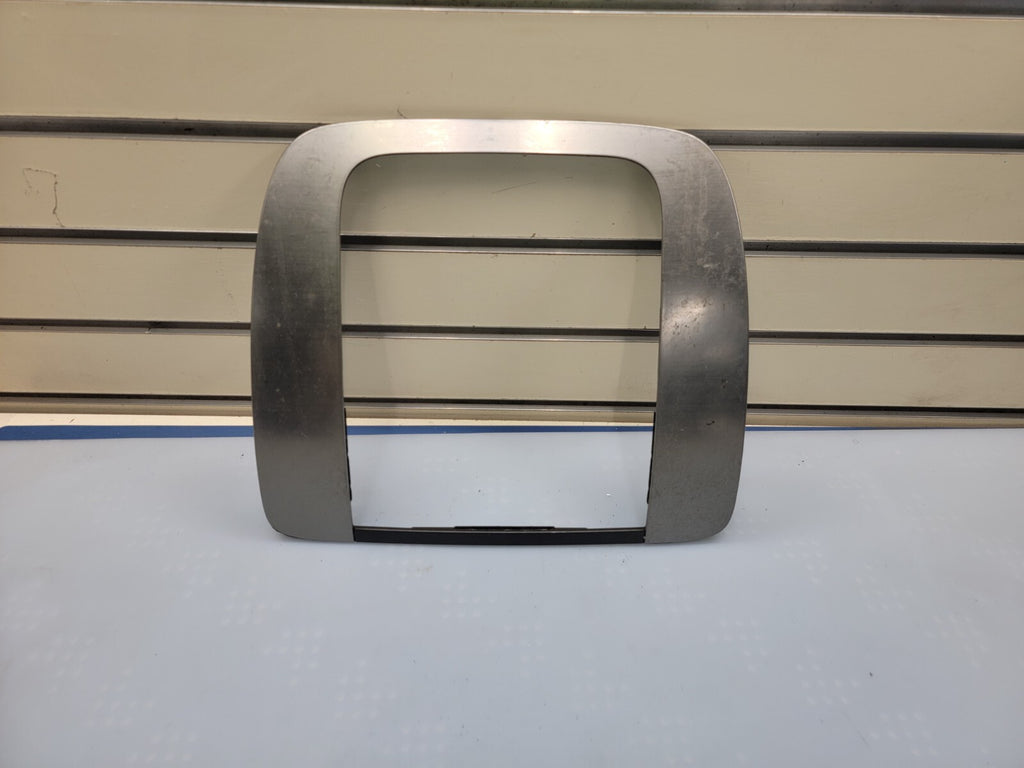 🔥07-13 SUBURBAN TAHOE YUKON CENTER DASH RADIO BEZEL TRIM SILVER