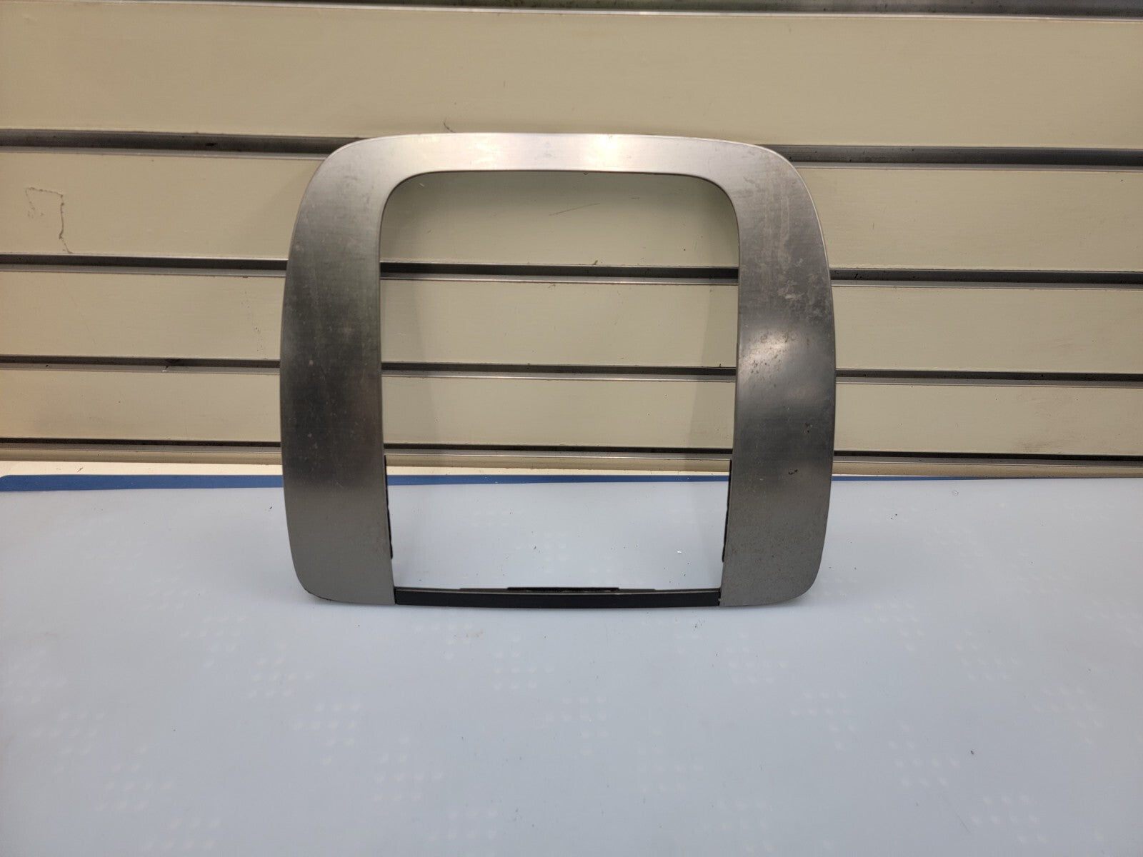 🔥07-13 SUBURBAN TAHOE YUKON CENTER DASH RADIO BEZEL TRIM SILVER