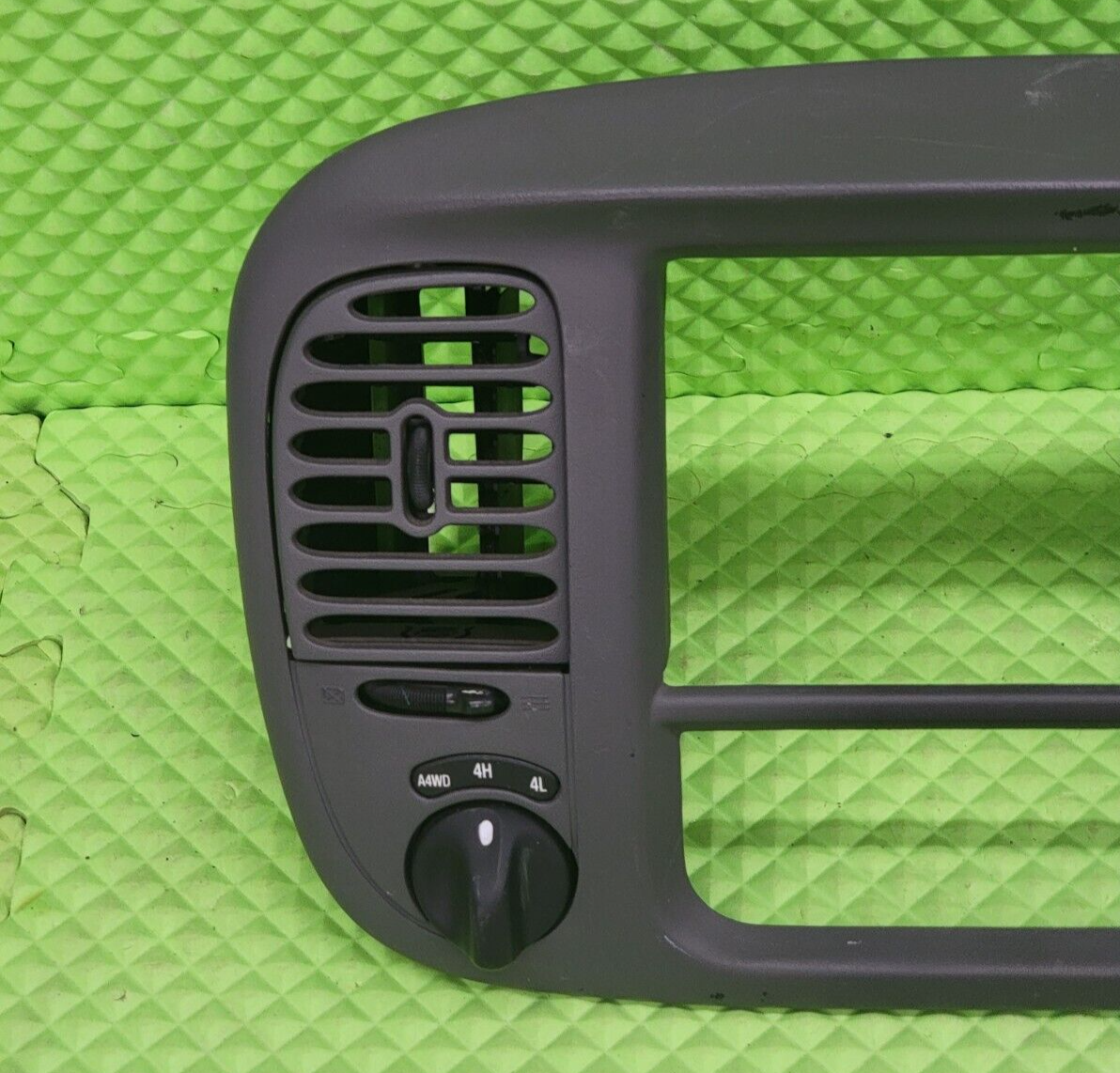97-03Ford F150 Center Dash Radio Climate BEZEL Trim Panel A4WD 4H 4L Line GrayB1