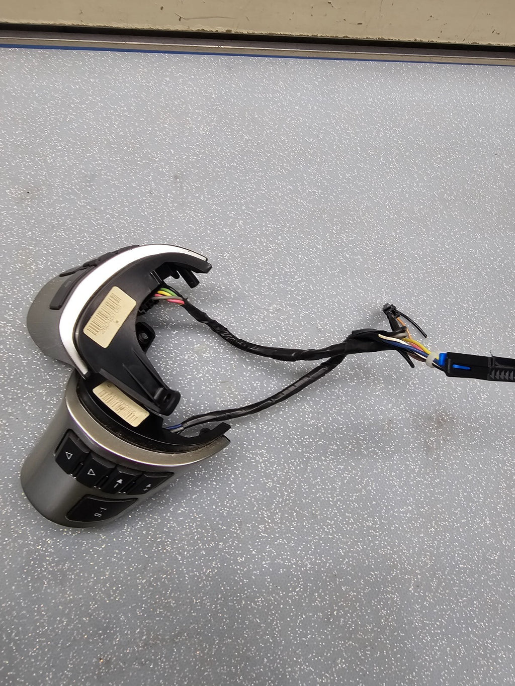 06-09 Pontiac G6 Steering Wheel Radio Cruise Control Switch Push Button Assembly