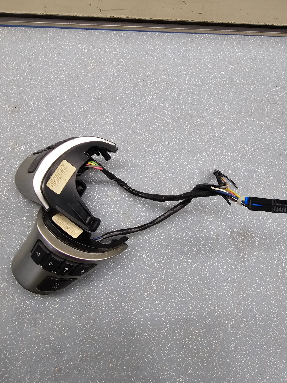 06-09 Pontiac G6 Steering Wheel Radio Cruise Control Switch Push Button Assembly