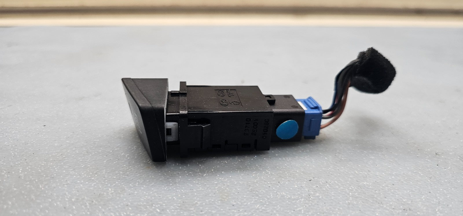 🔥05-06 Hyundai Tucson Rear Defrosted Defroster Heater Control Switch Button