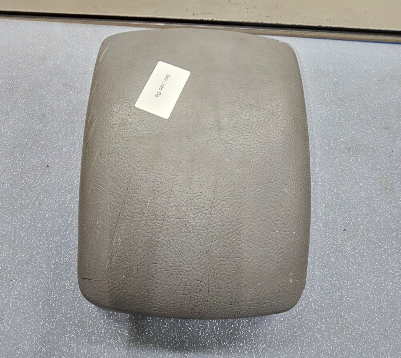 🔥04-09 Sorento Center Console Leather Armrest Lid Top Pad Storage Assembly Gray