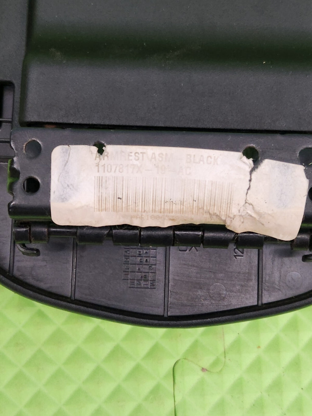 🔥2011-2014 CHRYSLER 200 DODGE AVENGER CENTER CONSOLE LID ARM REST BLACK