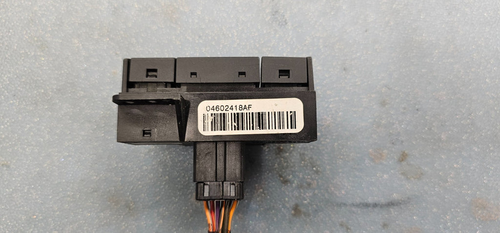 🔥05-10 Chrysler 300 Grand Caravan Hazard Warning Light Control Switch Assembly