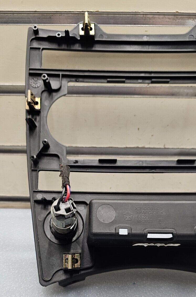 🔥05-07 GRAND CHEROKEE DASH PANEL FM RADIO STEREO DISPLAY TRIM BEZEL Silver B70