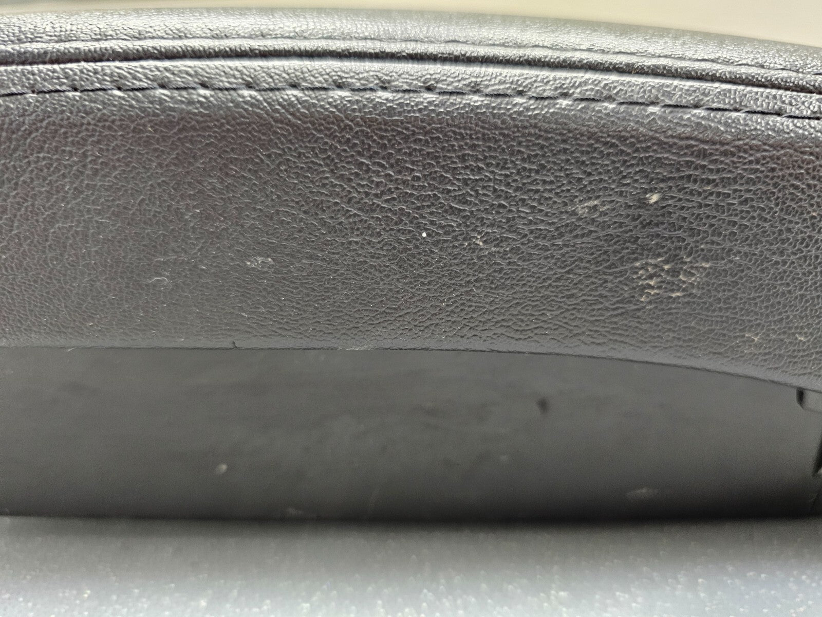 🔥08-12 Chevy Malibu CENTER CONSOLE LID ARMREST ASSEMBLY STORAGE COVER BLACK OEM