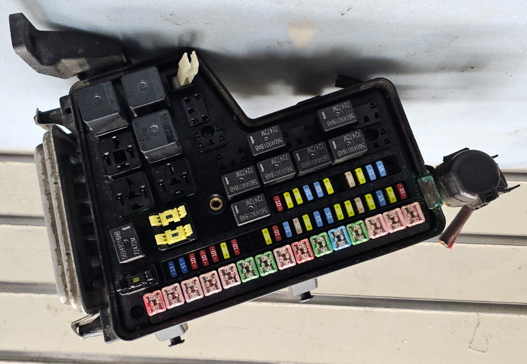 🔥02-05 Dodge Ram Engine TIPM Fuse Box Junction Body Control Distribution Module