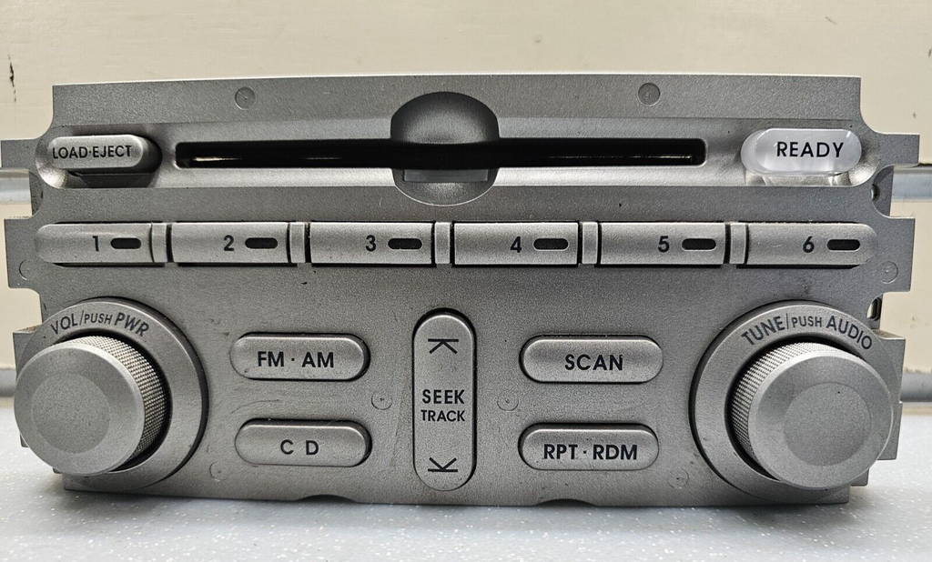 04-05 Mitsubishi ENDEAVOR Dash AM FM Radio CD Player Control Stereo Assembly OEM