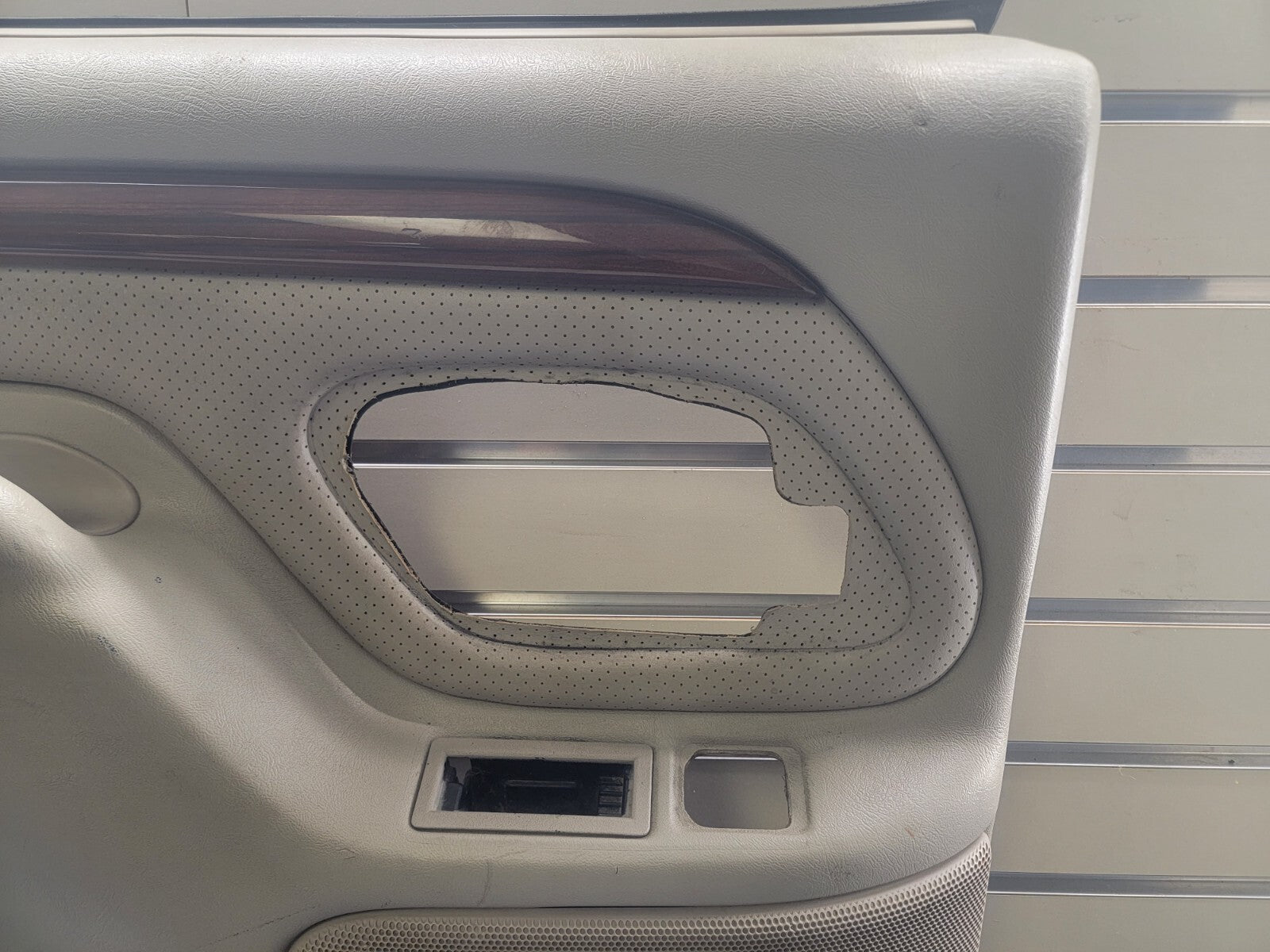 🔥1995-1999 Chevrolet GMC Silverado escalade DOOR PANEL Rear left Auto TAN  D2