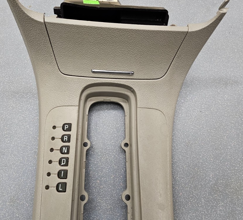 🔥08-12 MALIBU AUTOMATIC TRANSMISSION FLOOR GEAR LEVER SHIFTER TRIM BEZEL Tan
